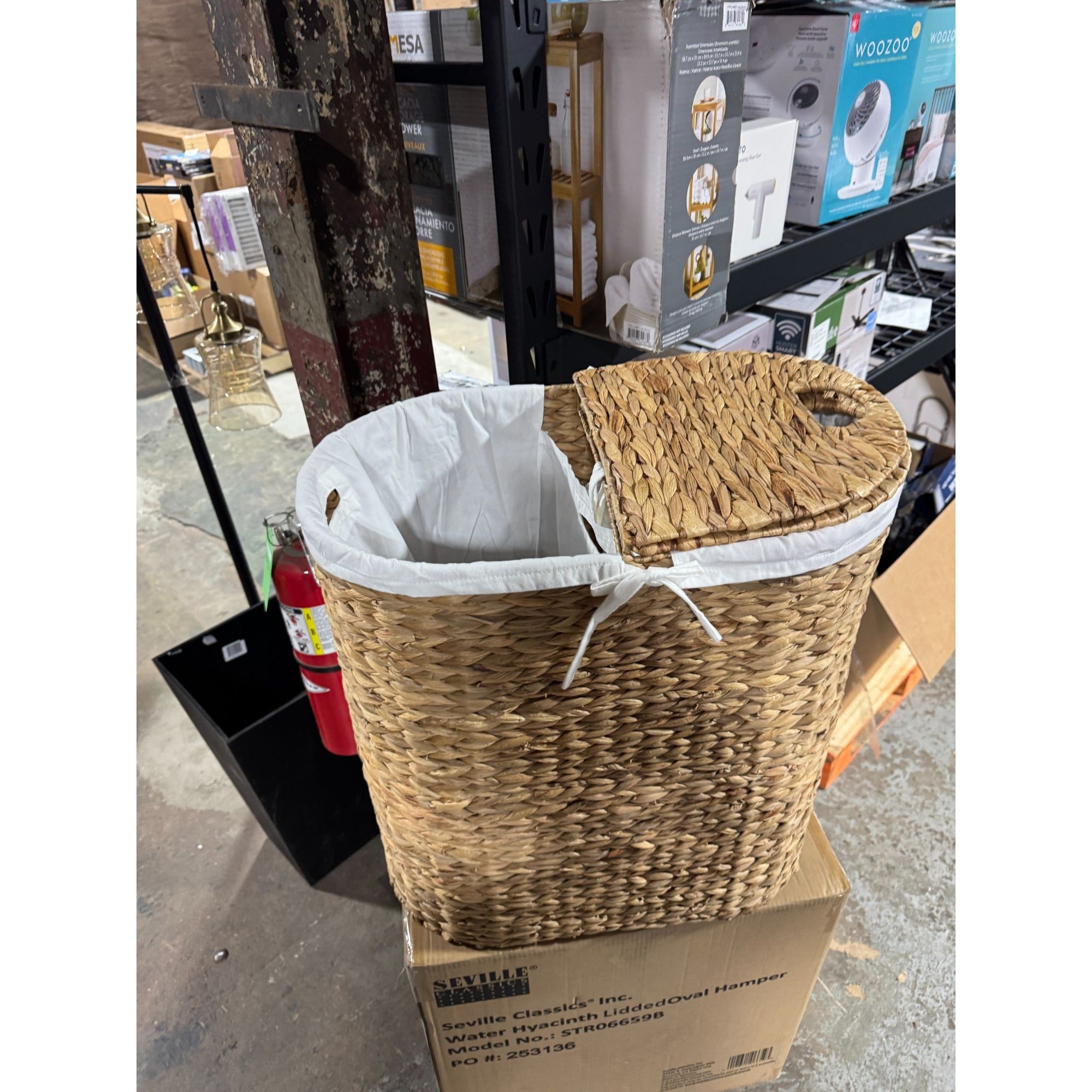 Seville Classics Water Hyacinth Lidded Oval Hamper With Removable Liner And Handles For Easy Laundry Organization